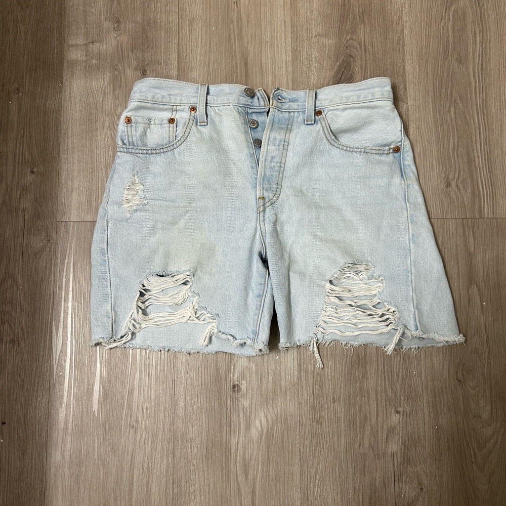 Levi’s slouchy shorts